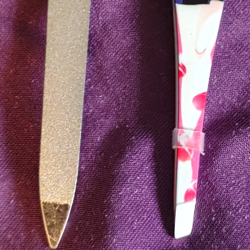 Nail File & Tweezer Set - Picture 3 of 4